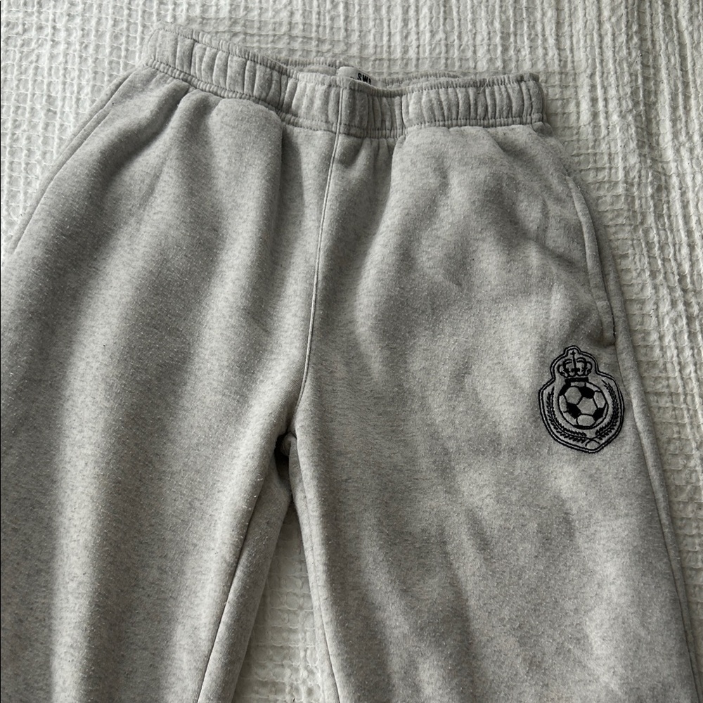 CHARLOTTE RUSSE WIDE LEG GREY SWEAT PANTS